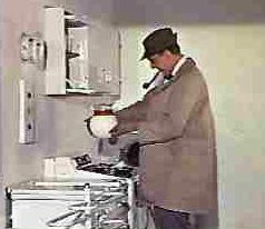 Hulot in Arpel's kitchen